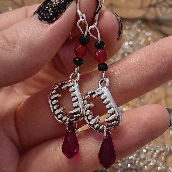 Handmade Vampire Fangs Crystal Earrings - Picture 3 of 4